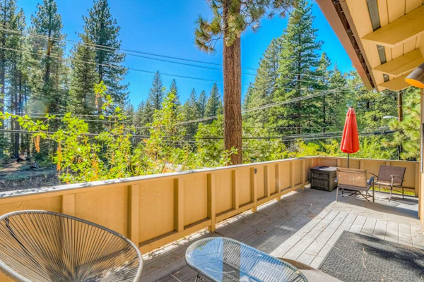Two-story mountain-view condo with balcony, fireplace & pool - dog-friendly