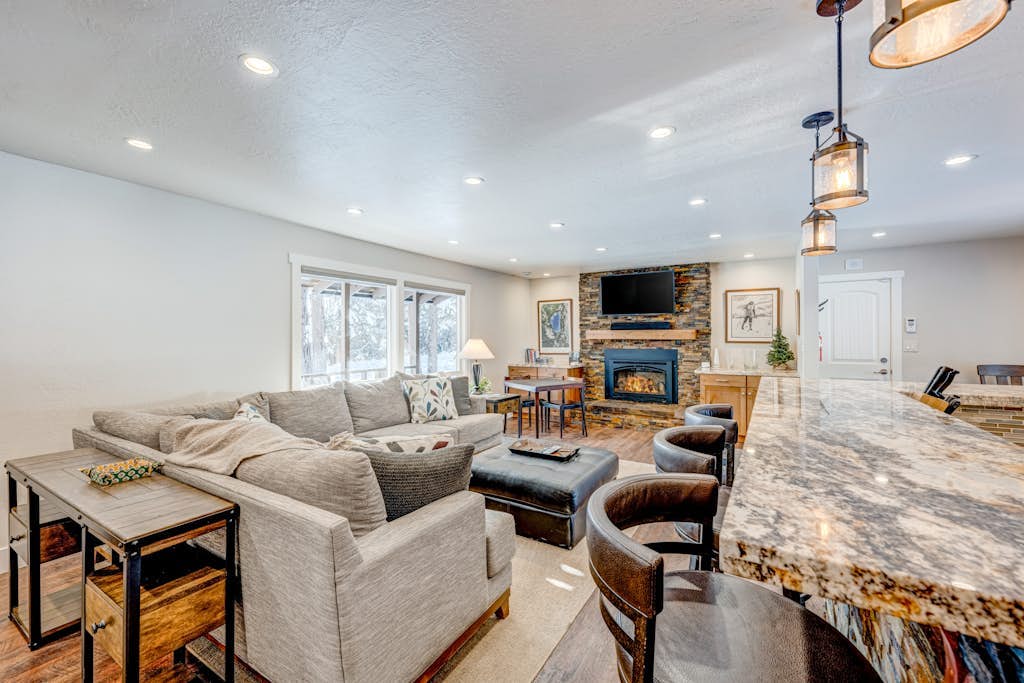 Dog-friendly modern abode with large yard, fireplace, cable & washer&dryer