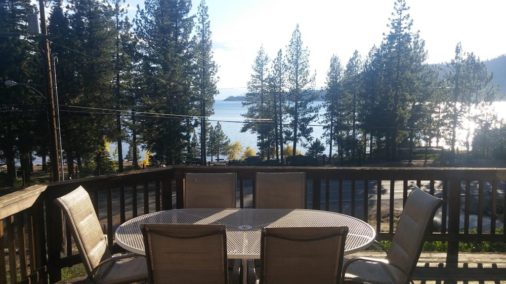 Experience 'Lake Life' with stunning views, expansive deck, bbq - close to village