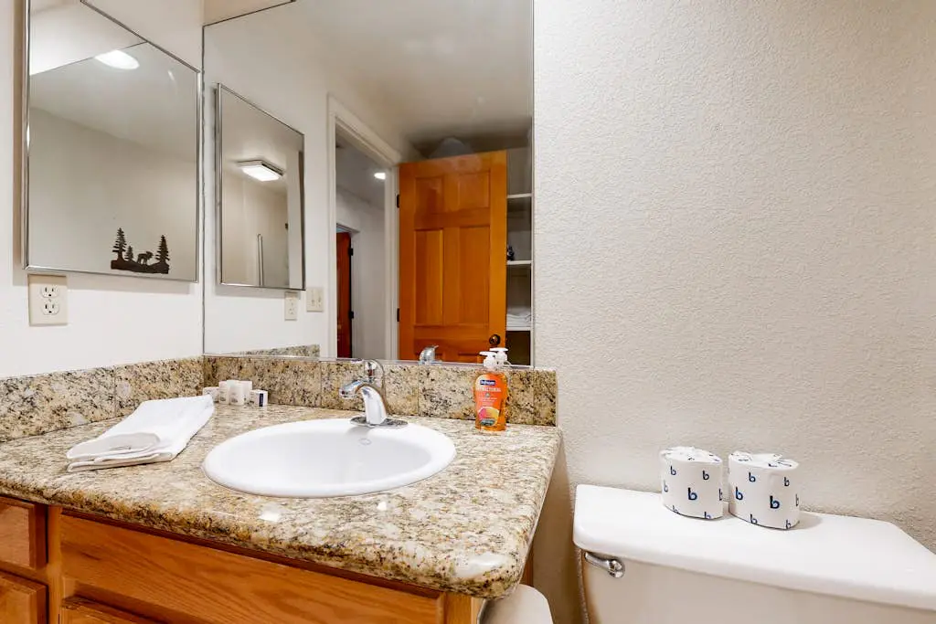 Updated townhouse with deck & fireplace - walk to lake, shopping, and dining