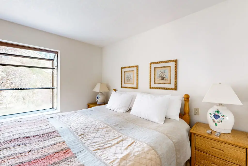 Updated townhouse with deck & fireplace - walk to lake, shopping, and dining