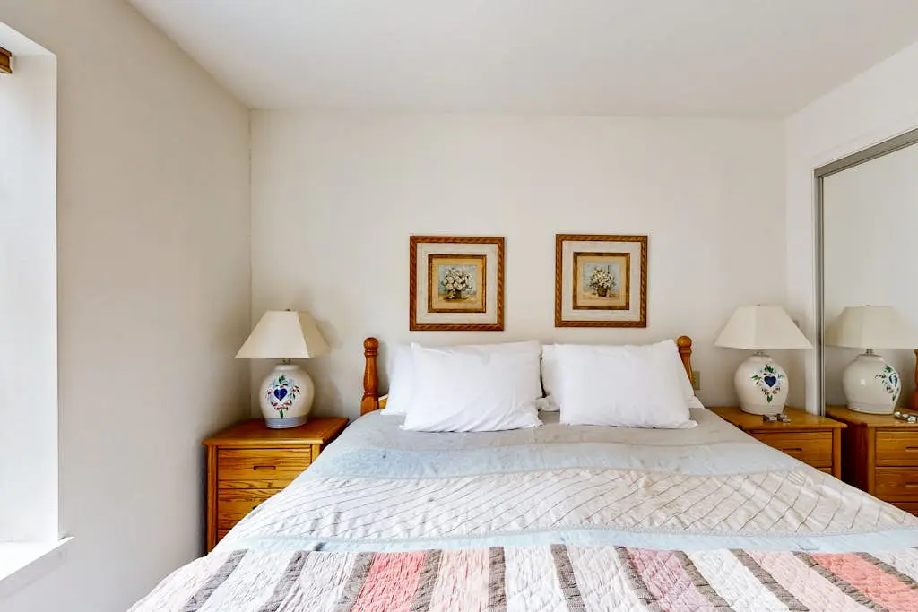 Updated townhouse with deck & fireplace - walk to lake, shopping, and dining