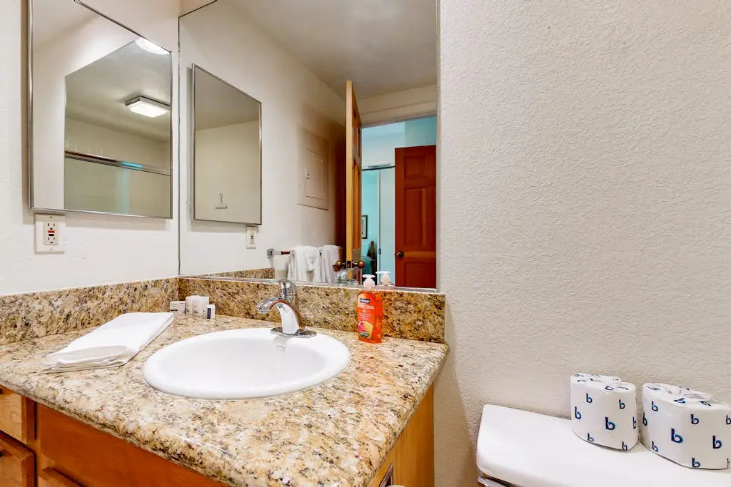 Updated townhouse with deck & fireplace - walk to lake, shopping, and dining