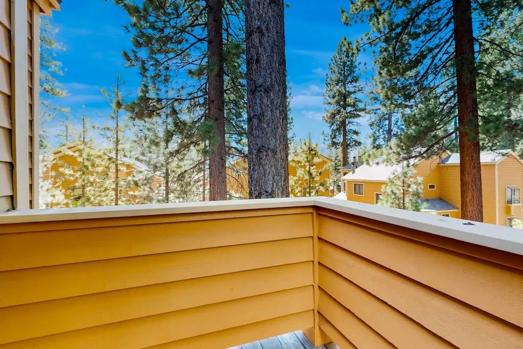 Updated townhouse with deck & fireplace - walk to lake, shopping, and dining