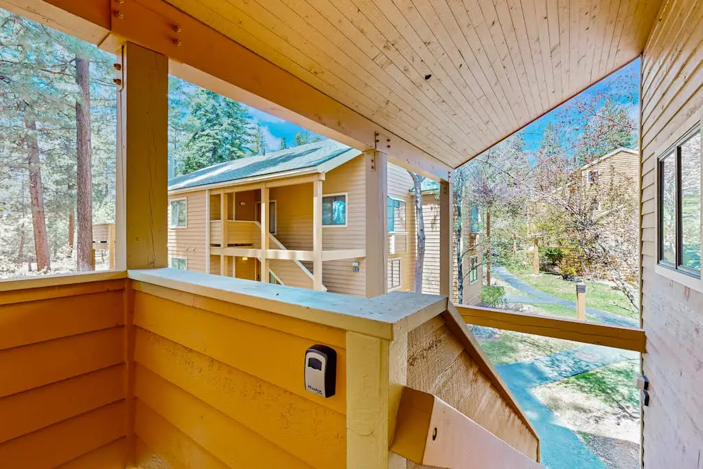 Updated townhouse with deck & fireplace - walk to lake, shopping, and dining