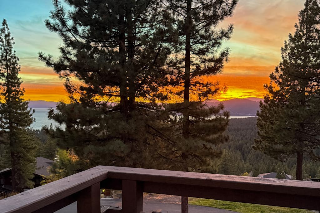 Spacious home with incredible views, full kitchen, shared  pool & tennis courts