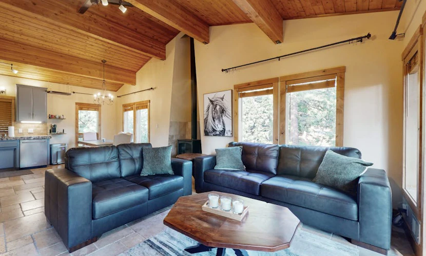 Beautiful home with private pool table, spacious deck, & pool access