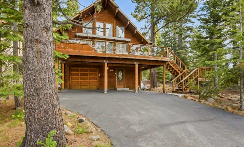 Outdoor haven with hot tub, media room, scenic views - close to everything