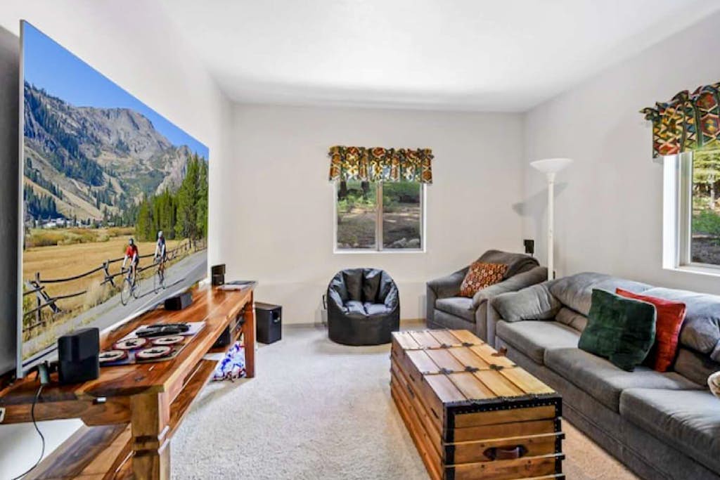 Outdoor haven with hot tub, media room, scenic views - close to everything