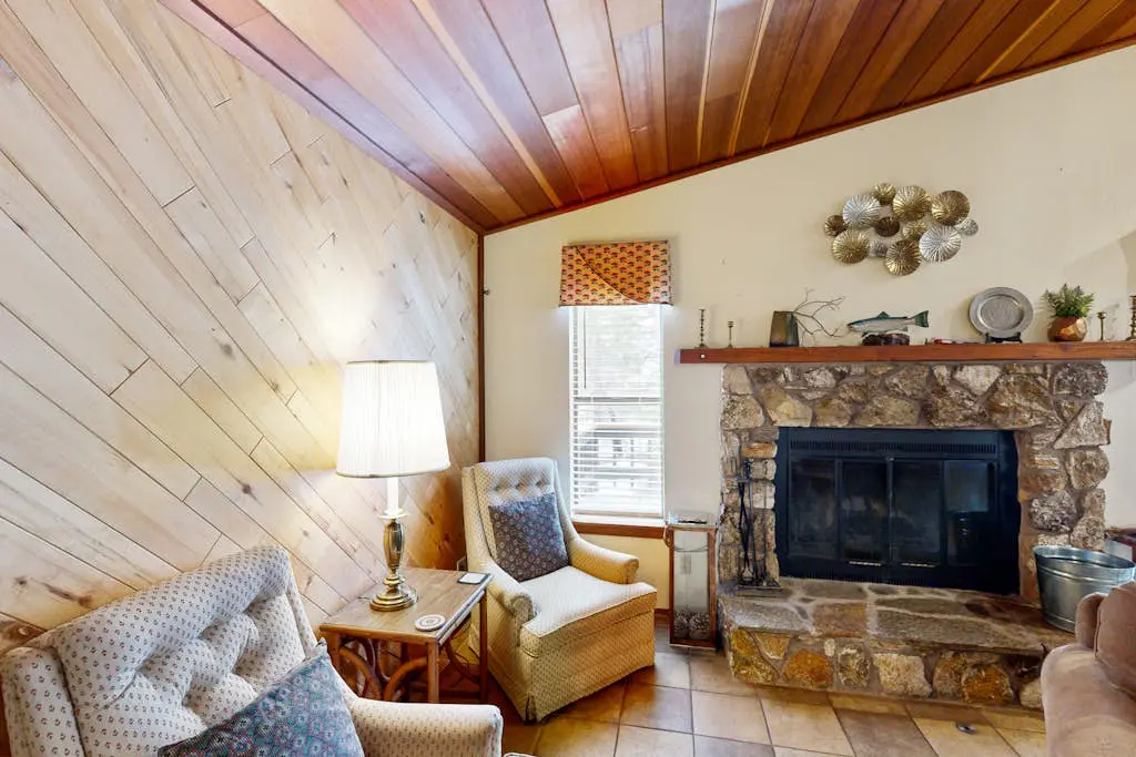 Dog-friendly retreat in Incline Village with fireplace & washer&dryer