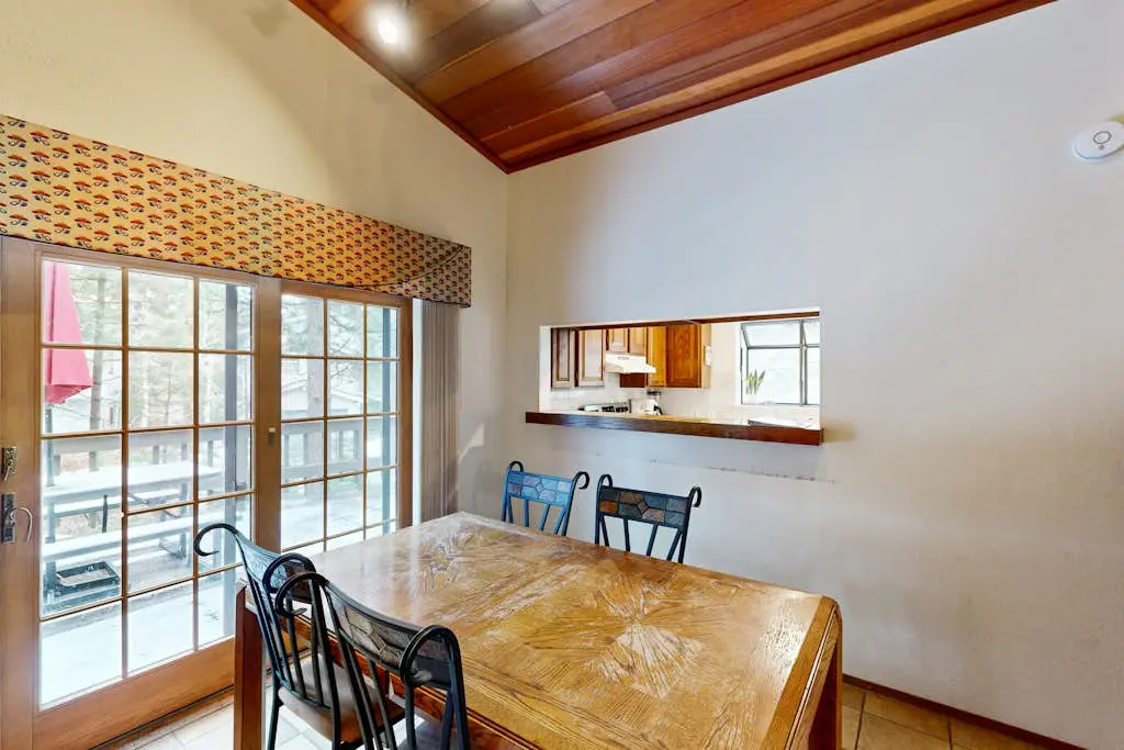 Dog-friendly retreat in Incline Village with fireplace & washer&dryer