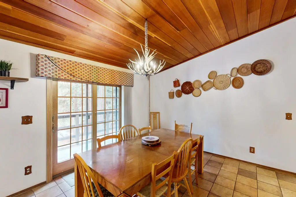 Dog-friendly retreat in Incline Village with fireplace & washer&dryer