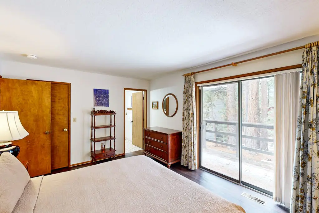Dog-friendly retreat in Incline Village with fireplace & washer&dryer