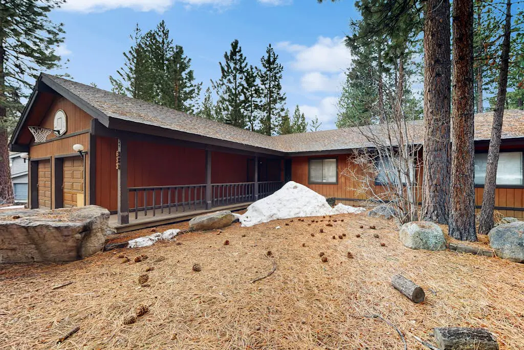 Dog-friendly retreat in Incline Village with fireplace & washer&dryer