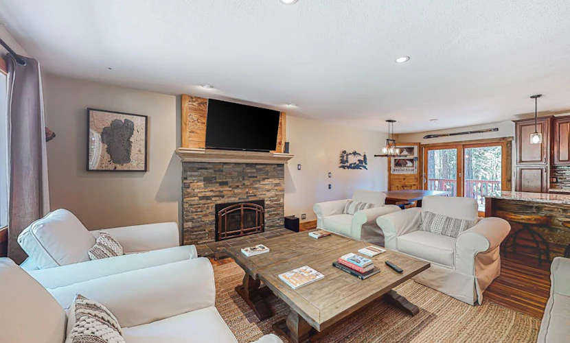 Luxurious Tahoe gem with furnished deck overlooking stream