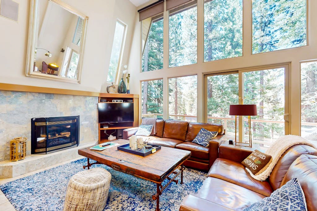 Lake Getaway with trail access, forest view deck, 2 fireplaces & amenities