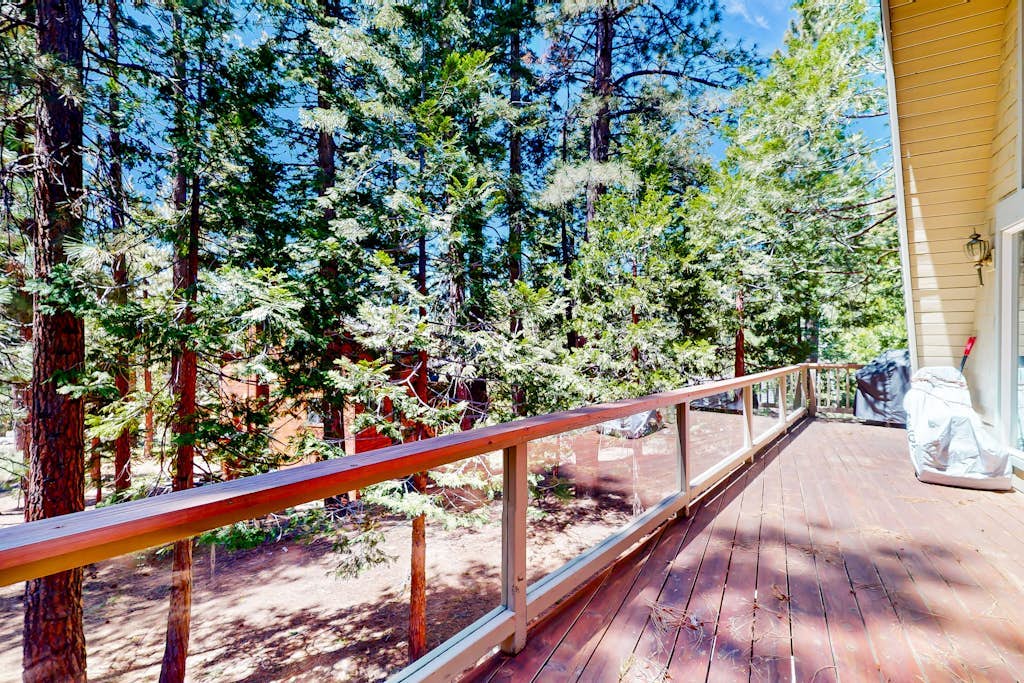 Lake Getaway with trail access, forest view deck, 2 fireplaces & amenities