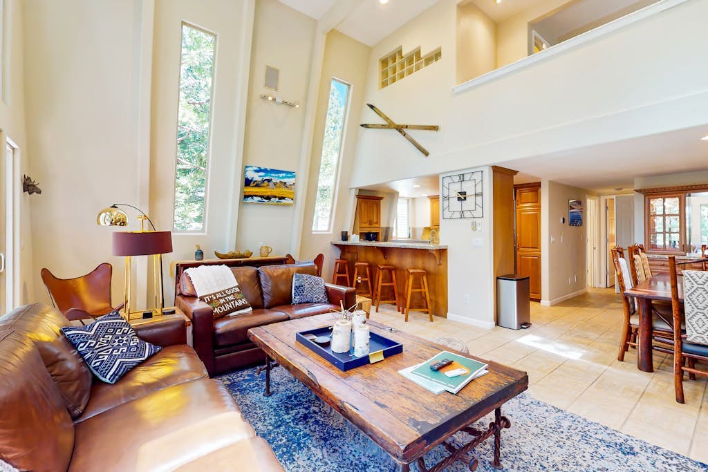 Lake Getaway with trail access, forest view deck, 2 fireplaces & amenities