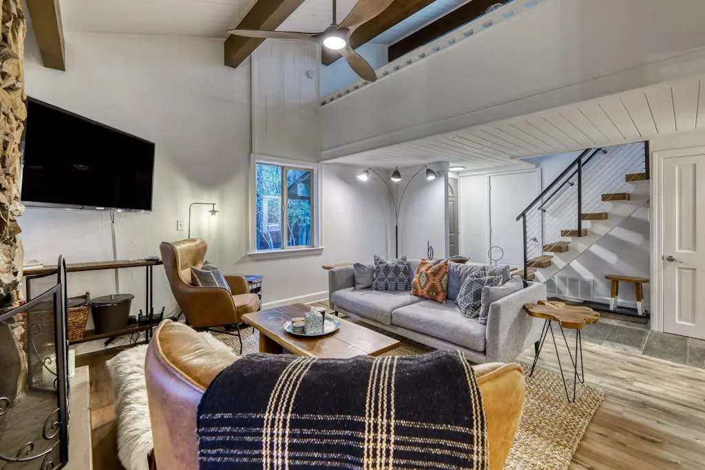 Inviting Tahoe Escape