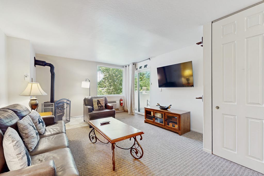 Lakefront resort condo 1 mile from Heavenly Ski Resort with free shuttle