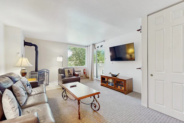 Lakefront resort condo 1 mile from Heavenly Ski Resort with free shuttle