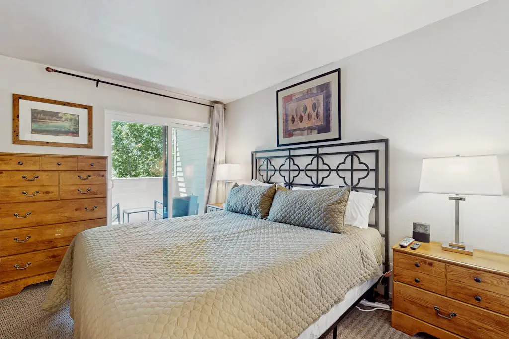 Lakefront resort condo 1 mile from Heavenly Ski Resort with free shuttle