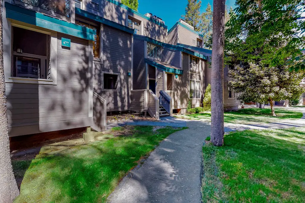 Delight in luxe amenities at this newly remodeled Lakeland Village studio