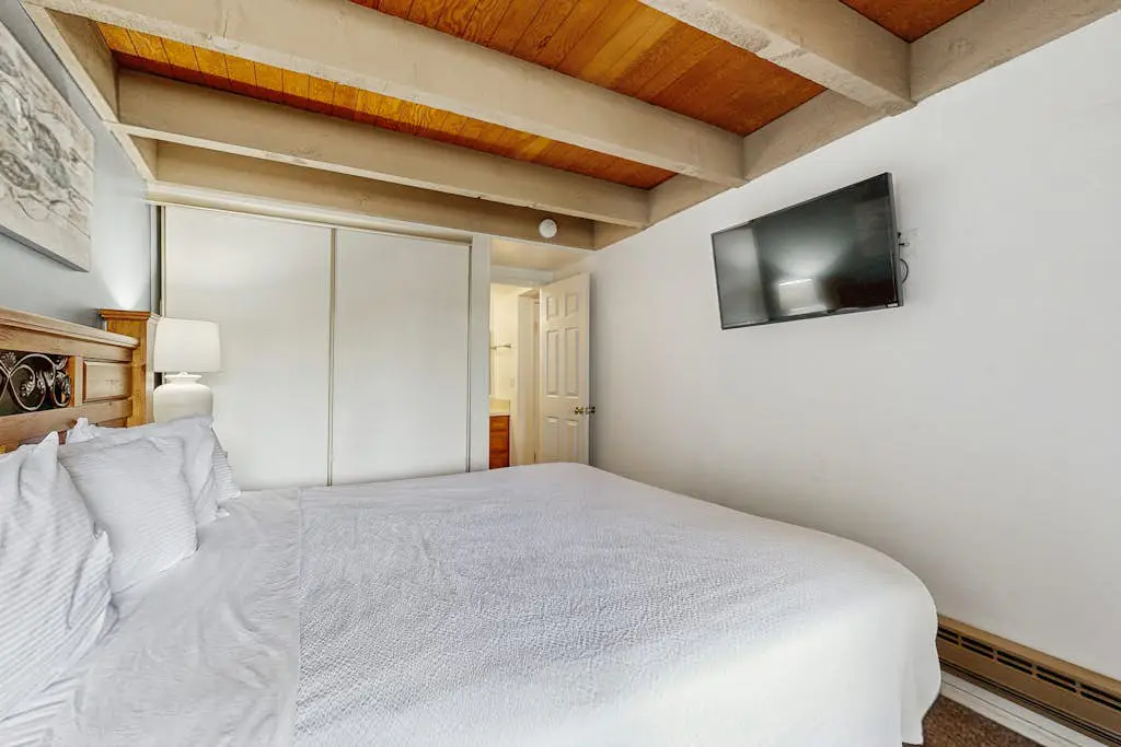 Lodge - 1 Bedroom with Loft