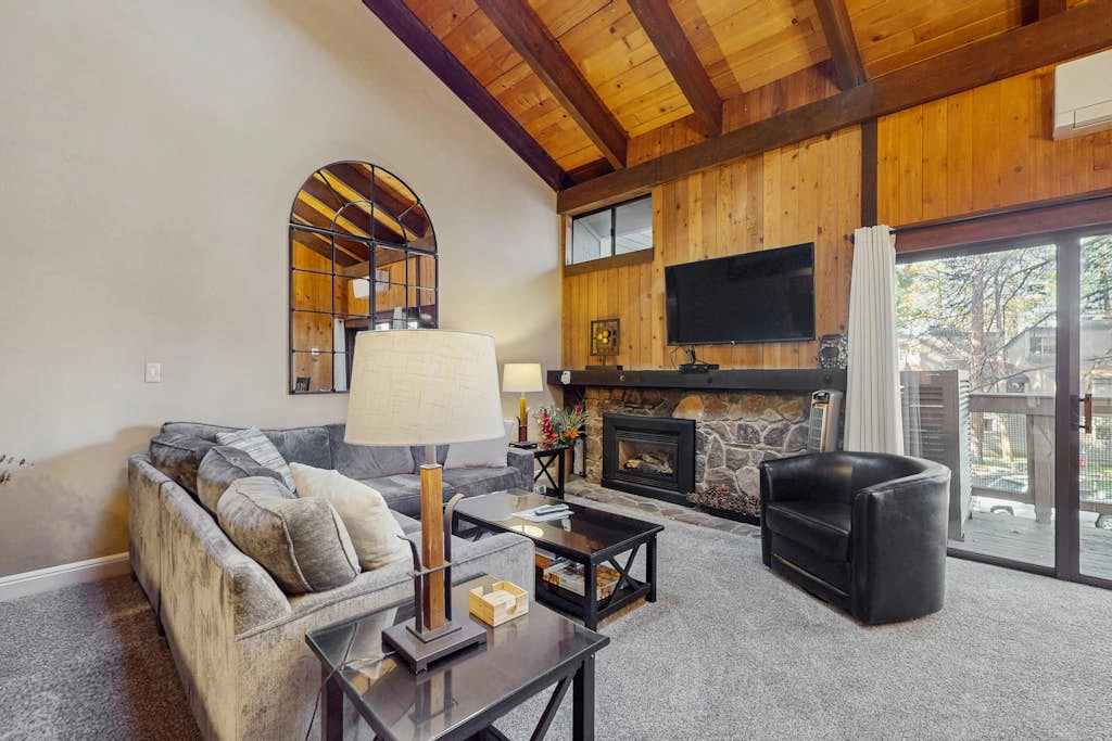Cozie home with a stone fireplace near Ski Run Marina - new mini split ac
