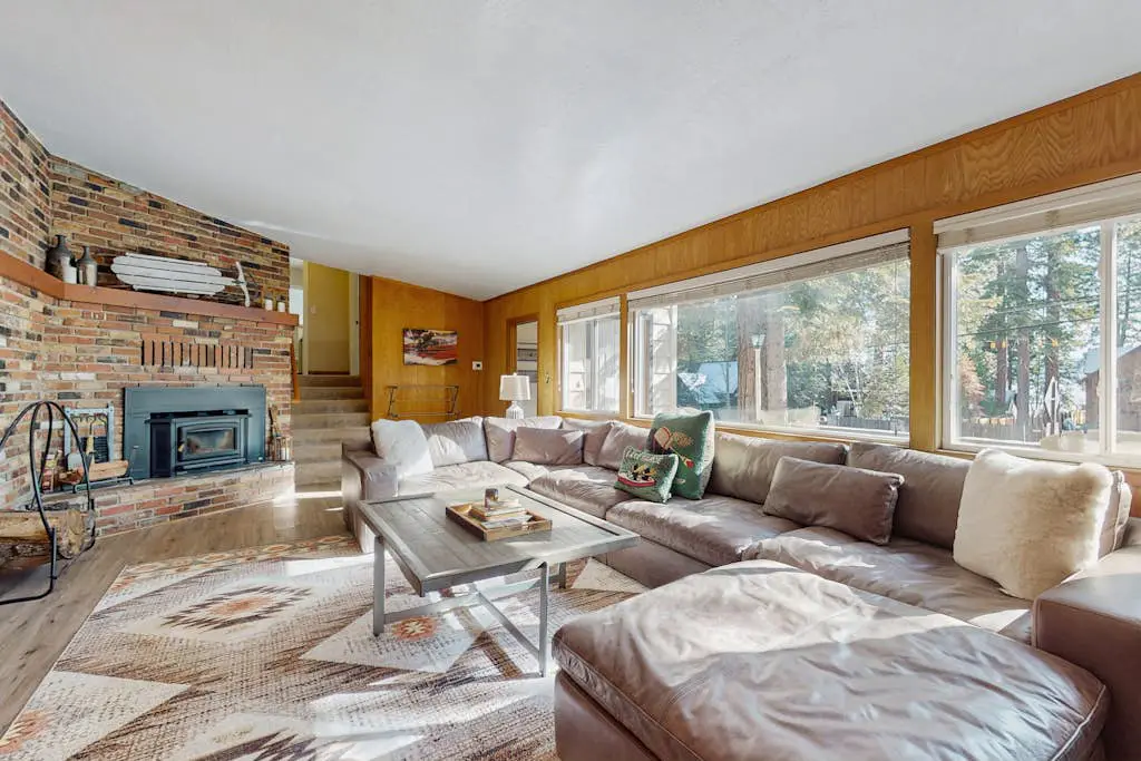 Peaceful Lake View Getaway Close to Tahoe's North Shore Beach with Deck, Sun Room