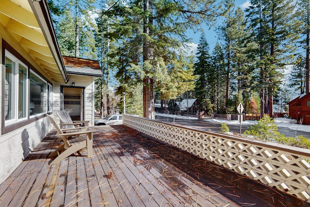 Peaceful Lake View Getaway Close to Tahoe’s North Shore Beach w/Deck, Sun Room