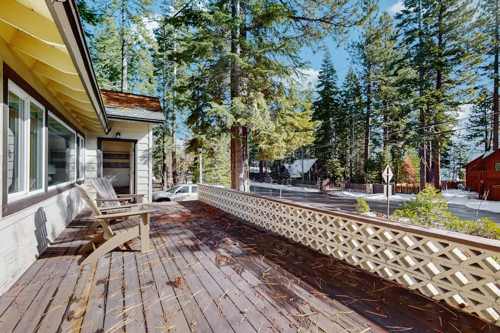 Peaceful Lake View Getaway Close to Tahoe's North Shore Beach with Deck, Sun Room