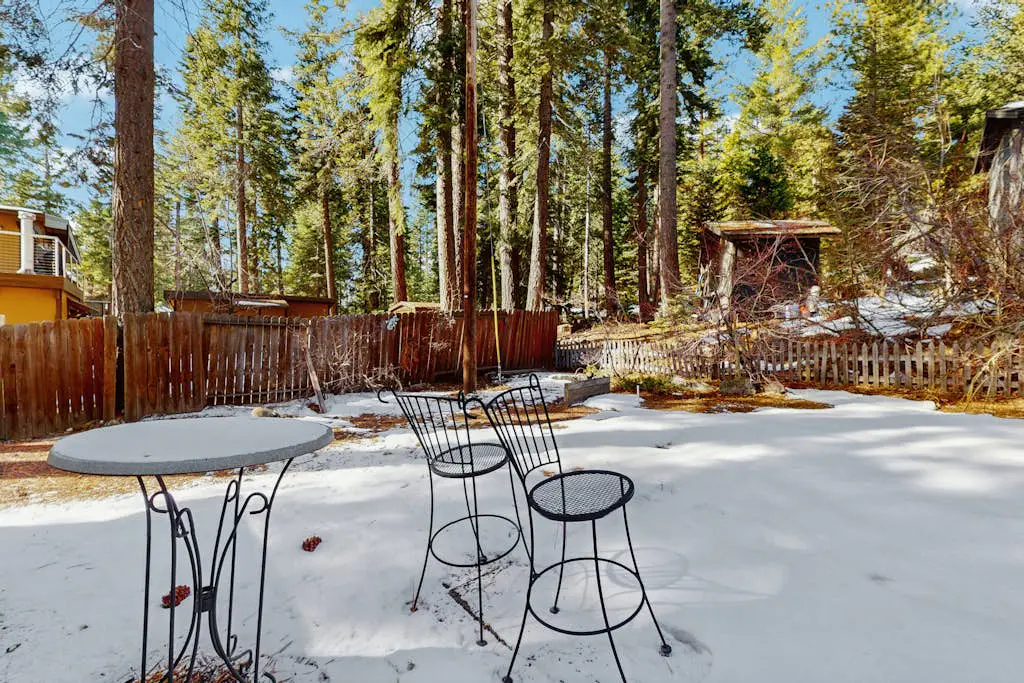Peaceful Lake View Getaway Close to Tahoe's North Shore Beach with Deck, Sun Room