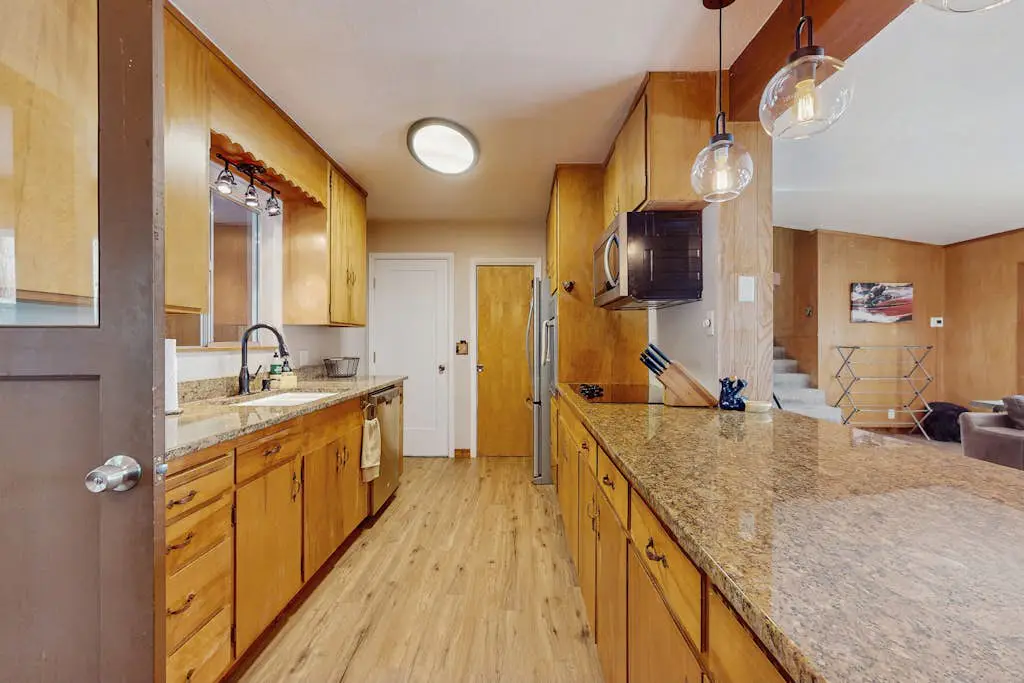 Peaceful Lake View Getaway Close to Tahoe's North Shore Beach with Deck, Sun Room