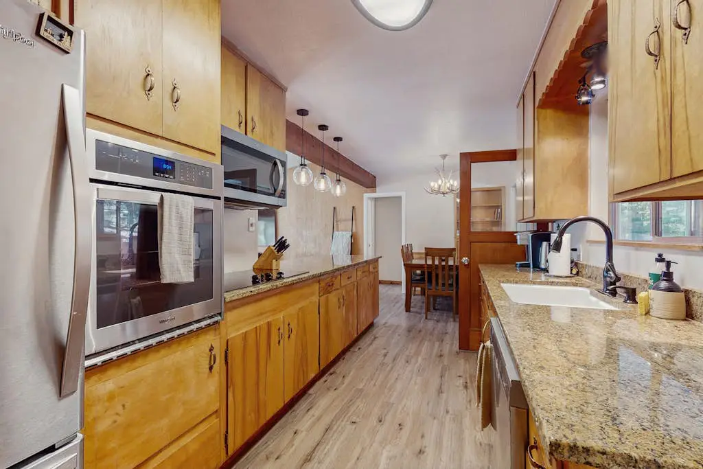Peaceful Lake View Getaway Close to Tahoe's North Shore Beach with Deck, Sun Room
