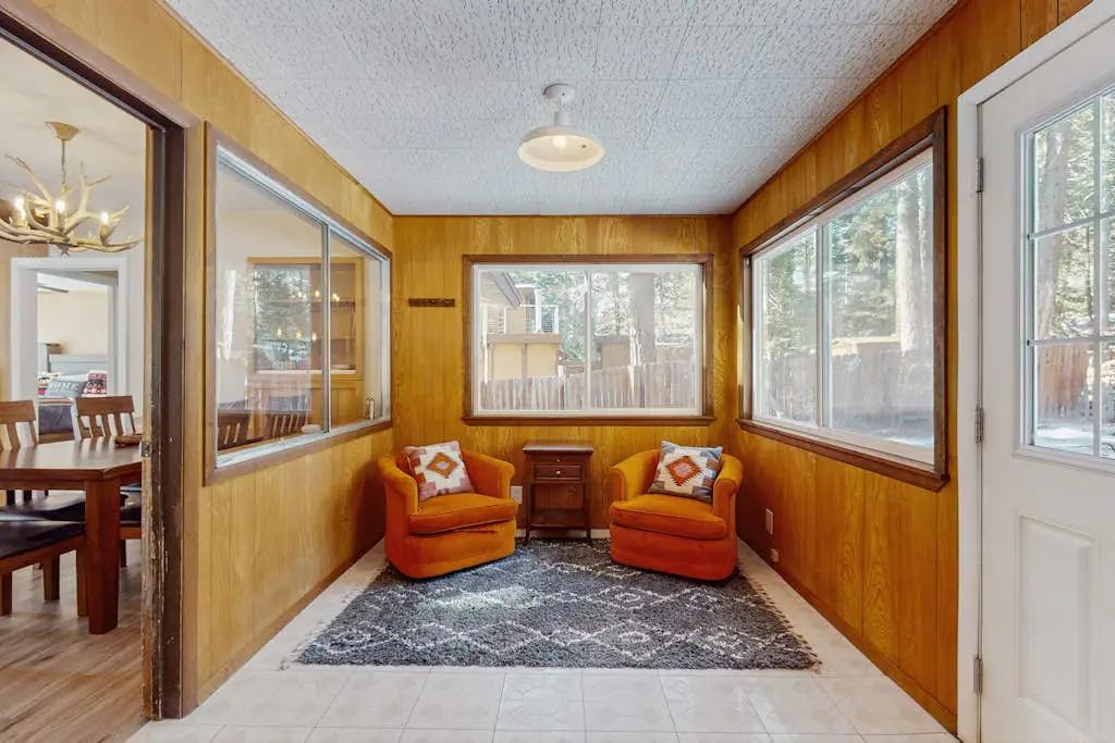 Peaceful Lake View Getaway Close to Tahoe's North Shore Beach with Deck, Sun Room