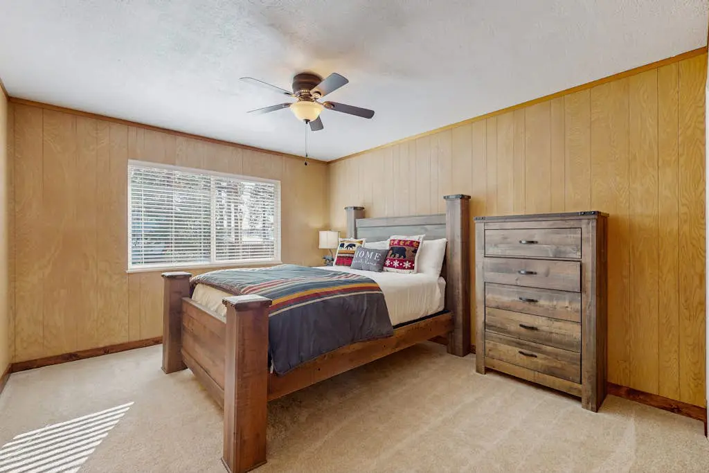 Peaceful Lake View Getaway Close to Tahoe's North Shore Beach with Deck, Sun Room