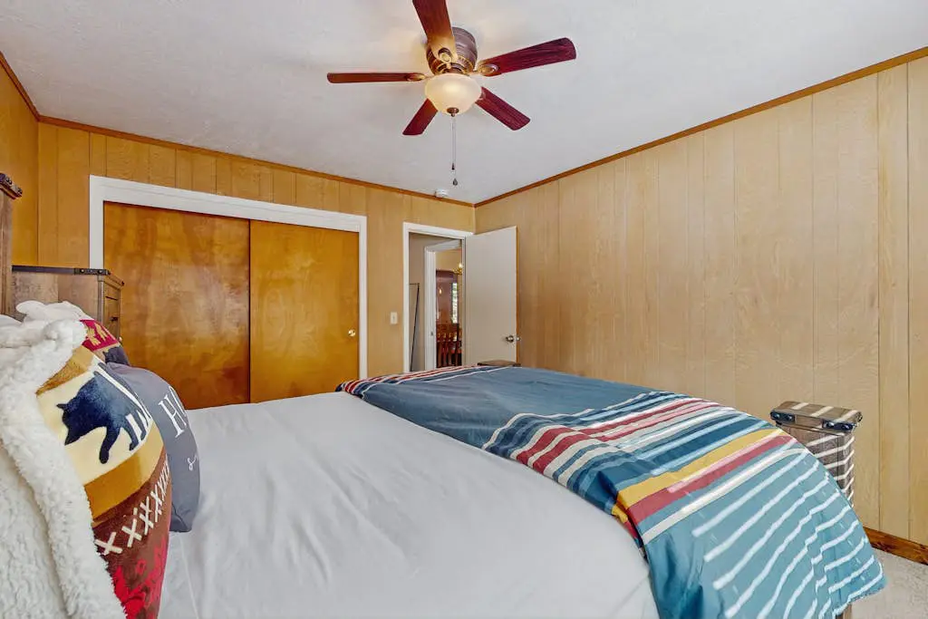Peaceful Lake View Getaway Close to Tahoe's North Shore Beach with Deck, Sun Room
