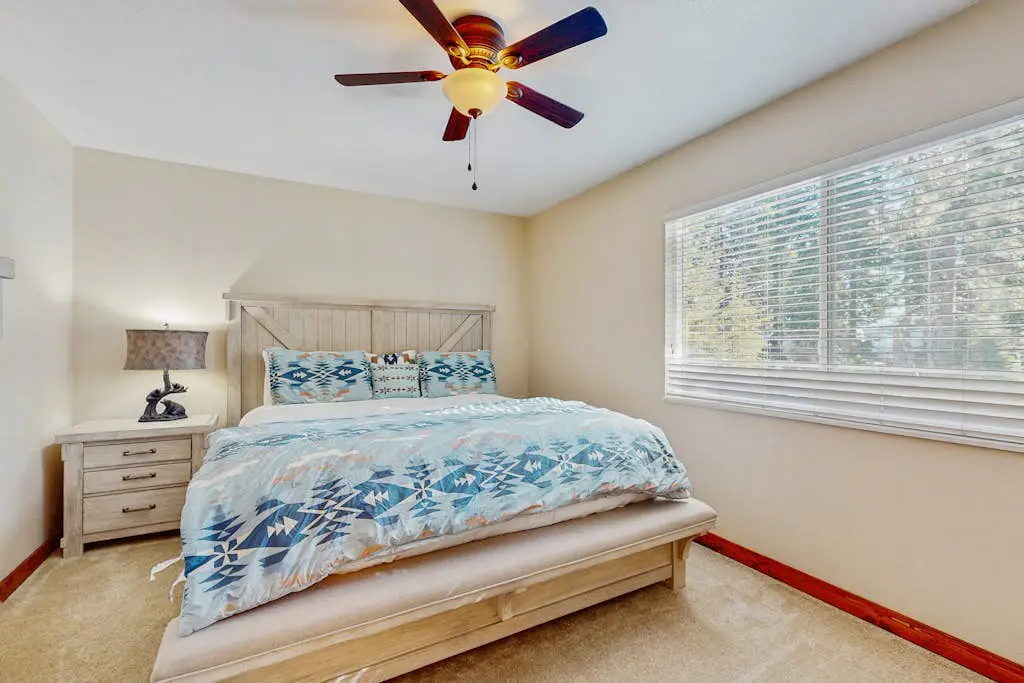 Peaceful Lake View Getaway Close to Tahoe's North Shore Beach with Deck, Sun Room