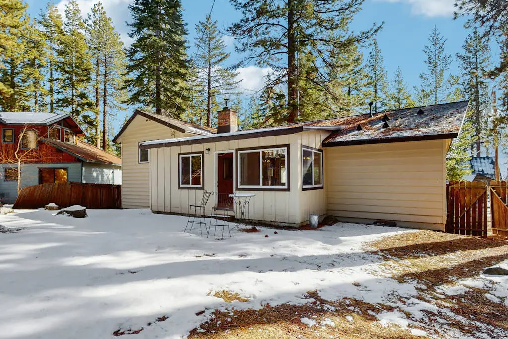 Peaceful Lake View Getaway Close to Tahoe's North Shore Beach with Deck, Sun Room