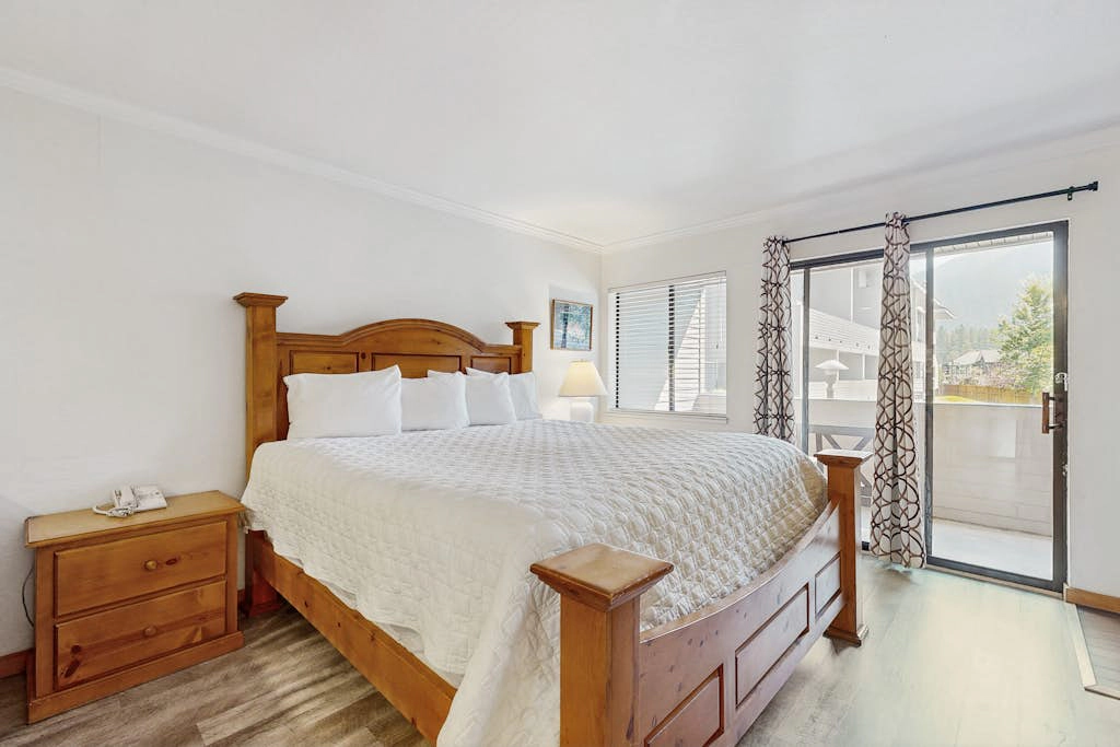 Your next big mountain escape awaits at this Lakeland Village deluxe studio