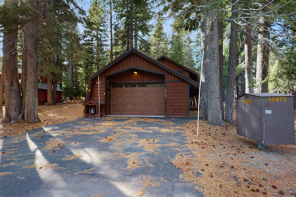Dog-friendly home with a firepit, private hot tub, pool, & sauna access