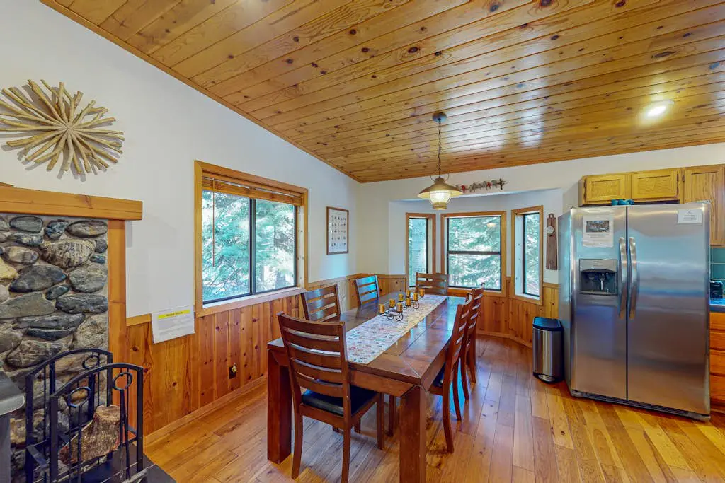 Lovely mountain home with skiing, pool, hot tub, fast WiFi, & washer&dryer