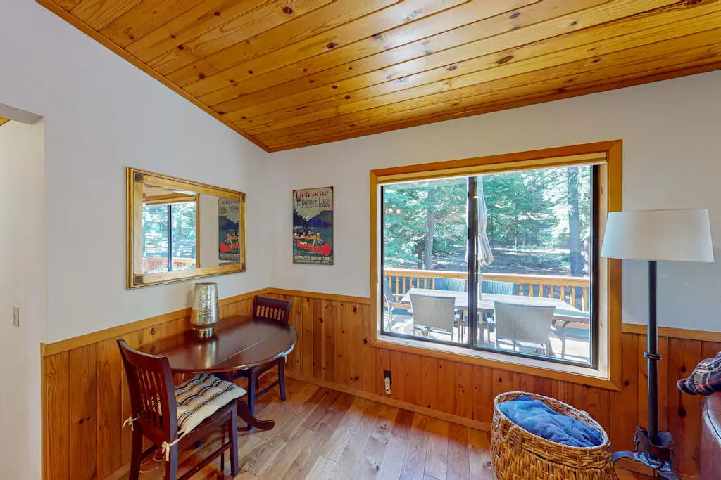 Lovely mountain home with skiing, pool, hot tub, fast WiFi, & washer&dryer