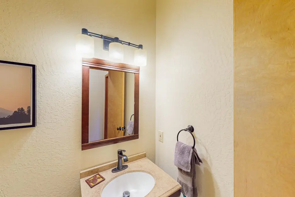 Lovely mountain home with skiing, pool, hot tub, fast WiFi, & washer&dryer