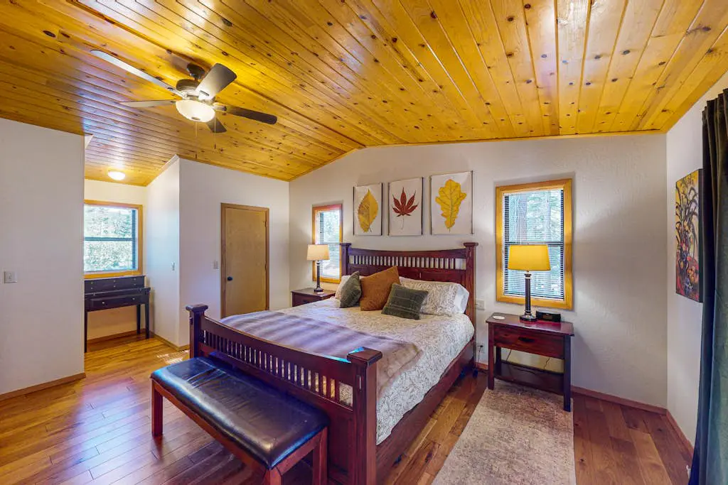 Lovely mountain home with skiing, pool, hot tub, fast WiFi, & washer&dryer