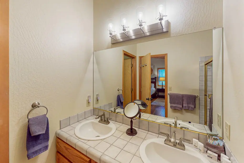 Lovely mountain home with skiing, pool, hot tub, fast WiFi, & washer&dryer