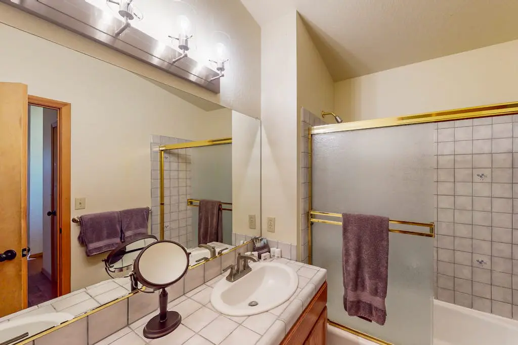 Lovely mountain home with skiing, pool, hot tub, fast WiFi, & washer&dryer