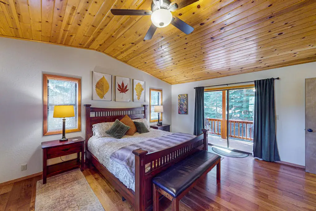 Lovely mountain home with skiing, pool, hot tub, fast WiFi, & washer&dryer