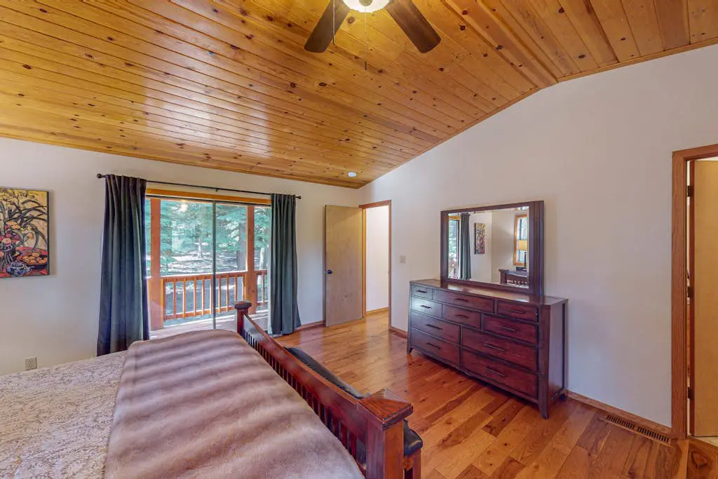 Lovely mountain home with skiing, pool, hot tub, fast WiFi, & washer&dryer